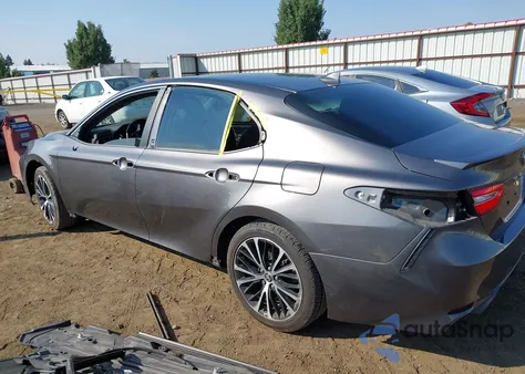 2020 Toyota Camry Se z USA, uszkodzony, nr VIN 4T1G11AK9LU375962